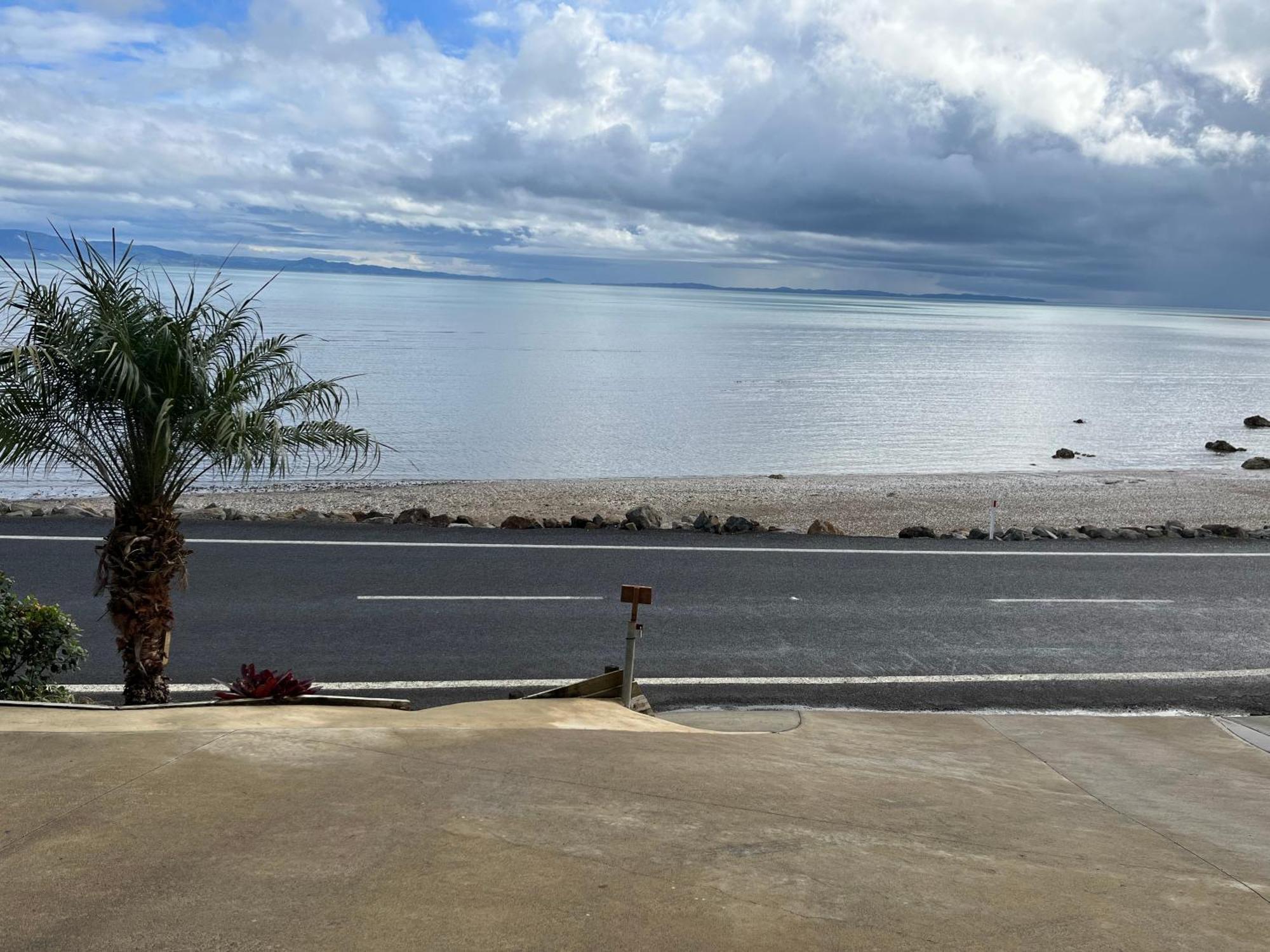 Te Mata Bay Seaviews Bed and Breakfast Tapu Buitenkant foto